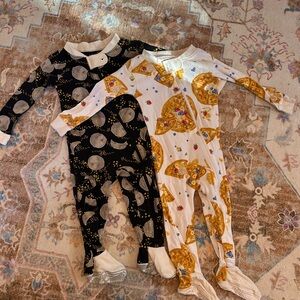 Bundle of 2 Burt’s Bees 🐝 Footie Pajamas 6-9 months